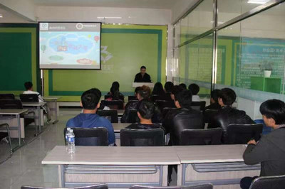 我院成功舉辦“創業大講堂”之信工系學生苑飛宇計算機網絡工程創業分享會